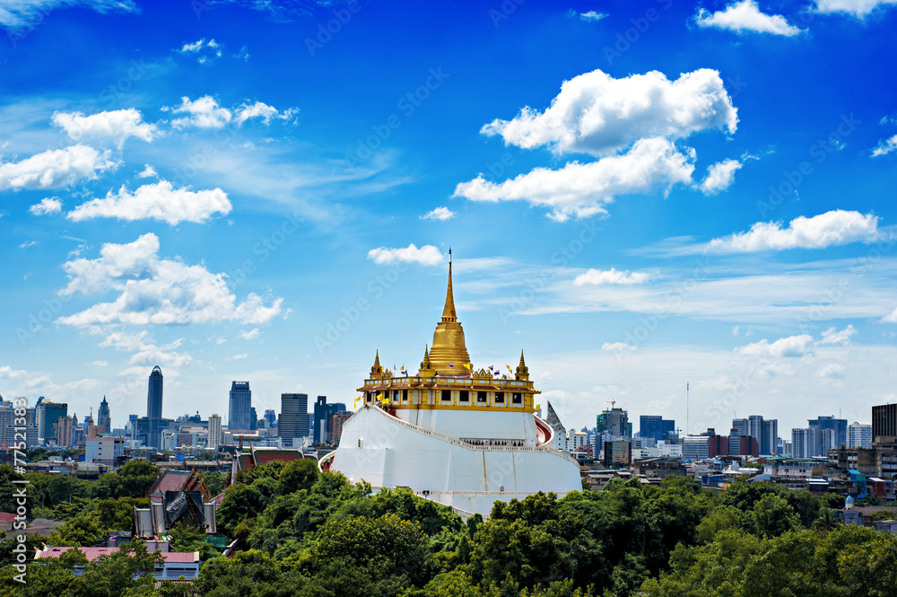Obraz premium Złota Góra, punkt orientacyjny podróży w Bangkoku w Tajlandii