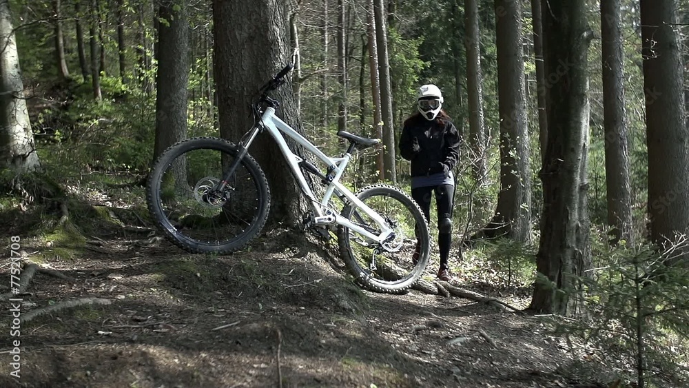 Downhill driver pick up the bike Downhill driver pick up the bike
