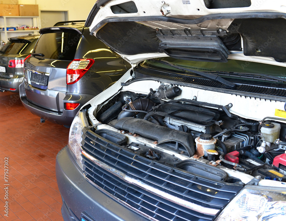 Fototapeta premium moderne Autowerkstatt // Car repair workshop