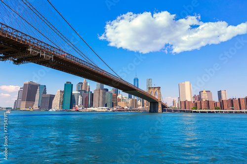 Fototapeta Naklejka Na Ścianę i Meble -  Brooklyn Bridge and Manhattan skyline New York