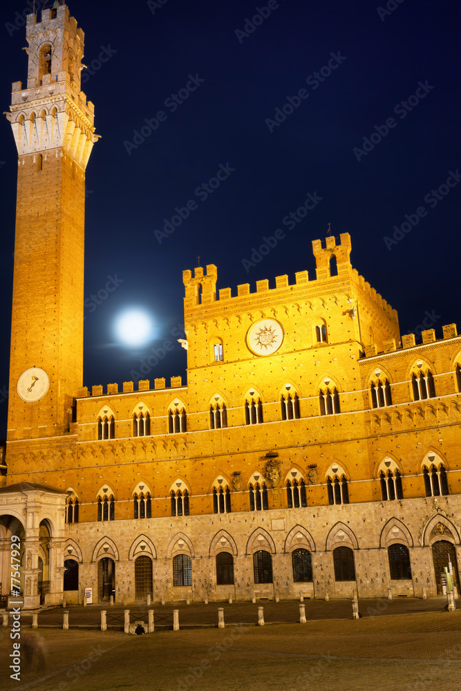 Siena Full Moon