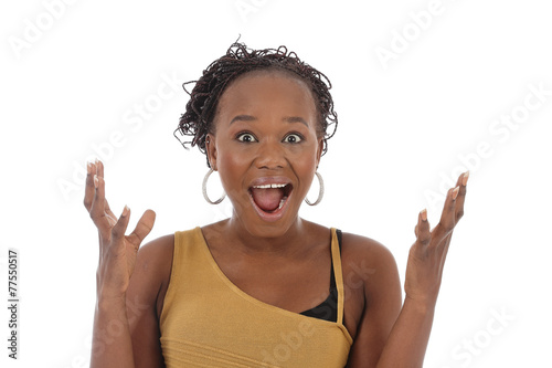 femme noire heureusement surprise photo