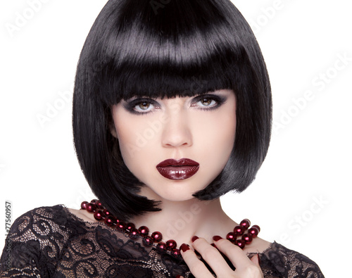 Fotografia Fashion Brunette Girl model with Black bob hairstyle. Lady vamp.