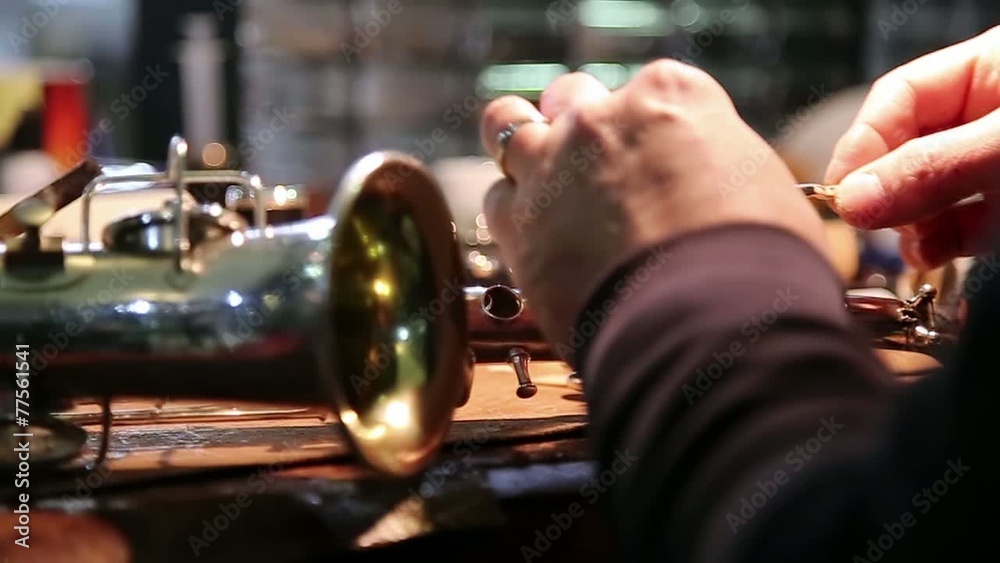 artigiano pulizia strumento musicale