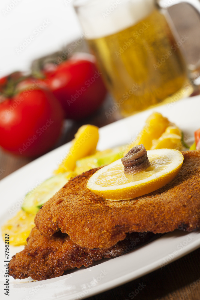 Wiener Schnitzel mit Kartoffelsalat Wiener Schnitzel mit Kartoffelsalat