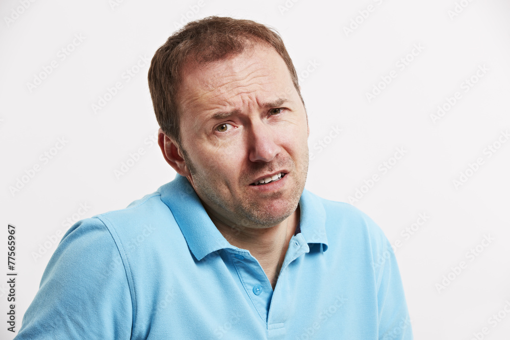 Mann mit verständnislosen Gesichtsausdruck Mann mit verständnislosen Gesichtsausdruck