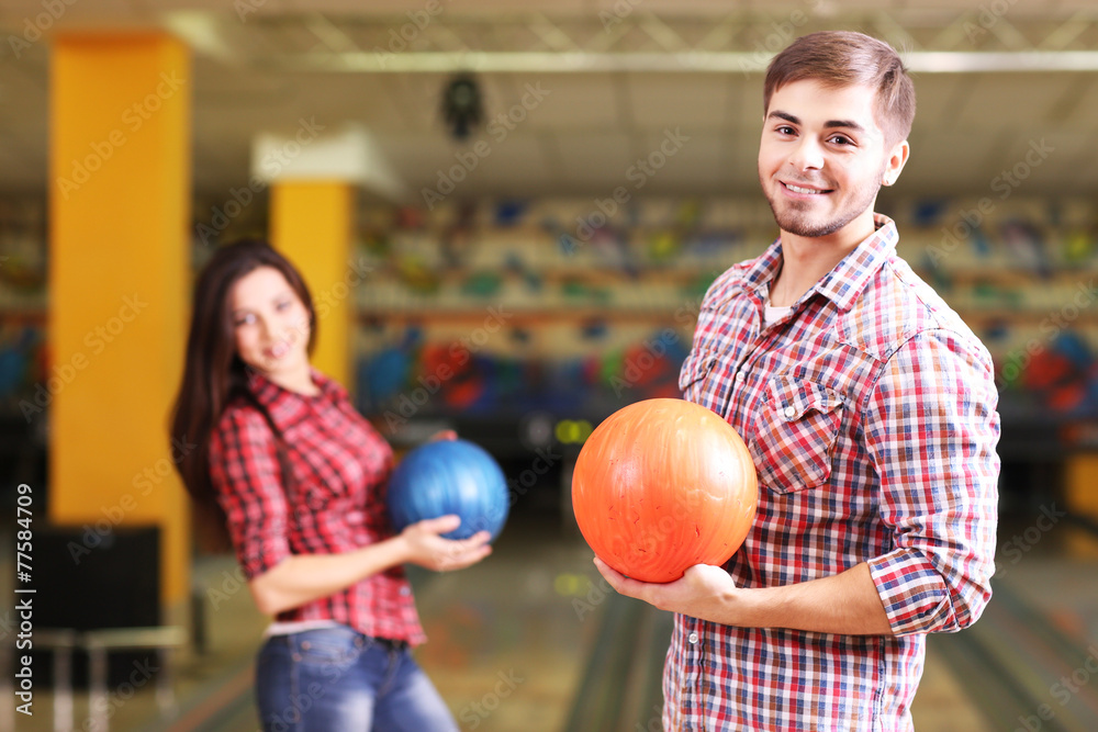 Fototapeta premium Portrait of friends in bowling club