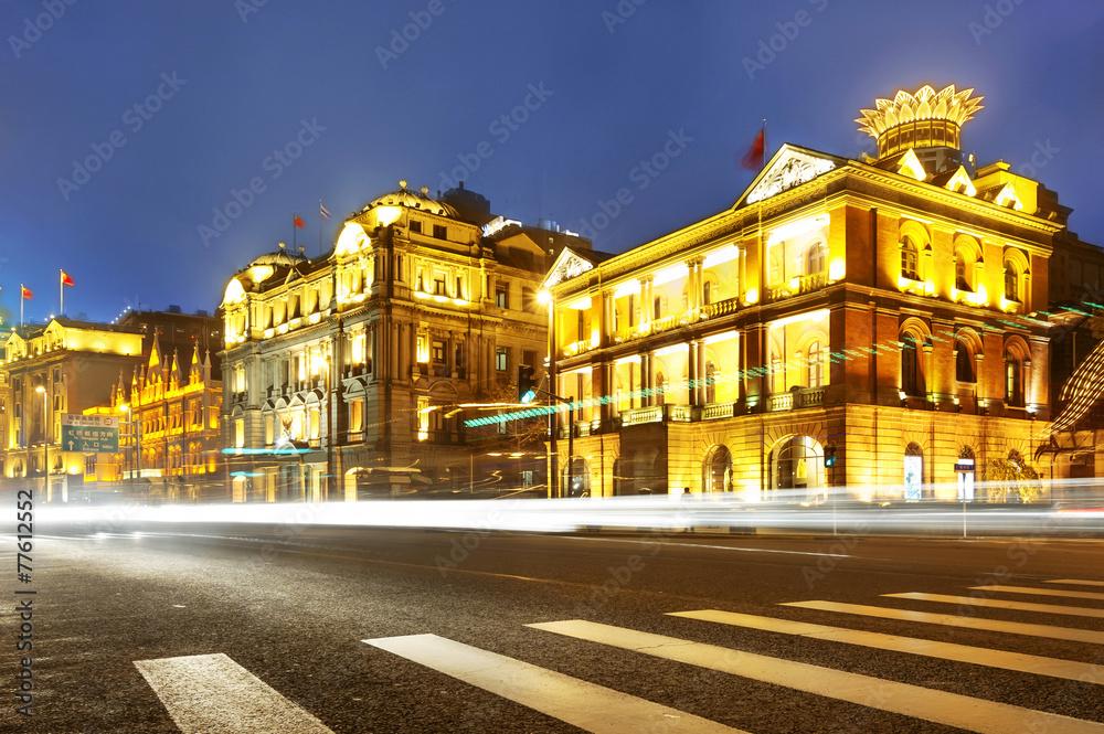 Naklejka premium light trails on the modern building background