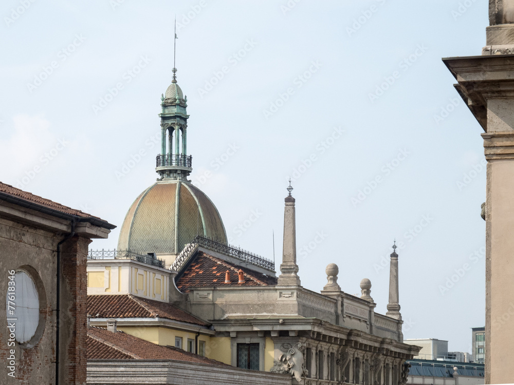 Milano, panorama sui tetti