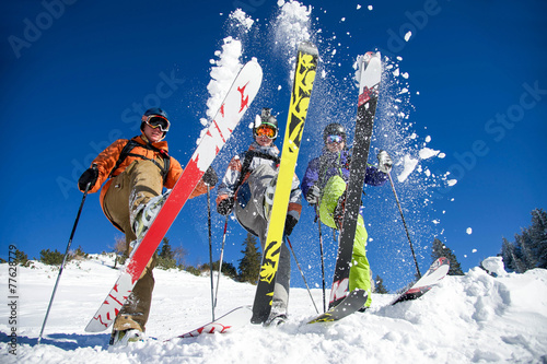 Gruppe Skifahrer © grafikplusfoto