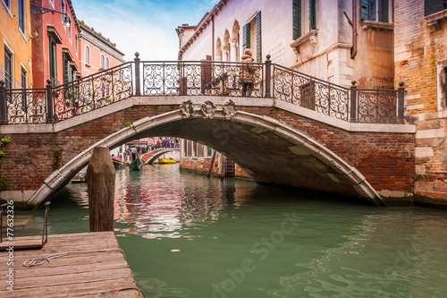 Pont au dessus d'un canal à Venise