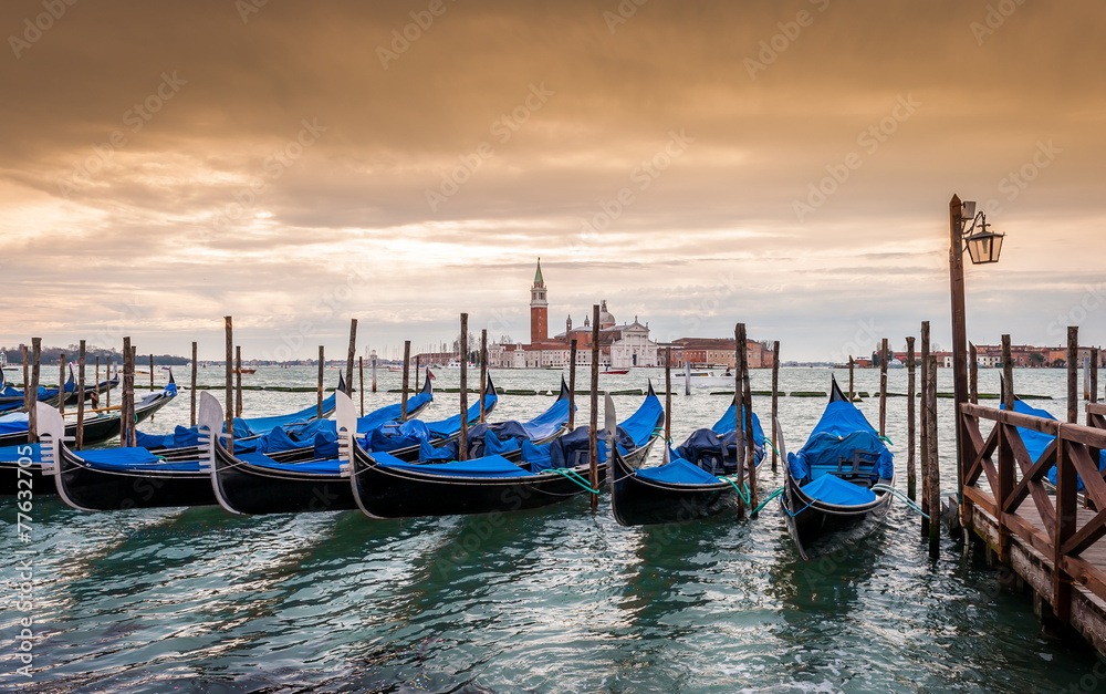 Gondoles et San Giorgio à Venise