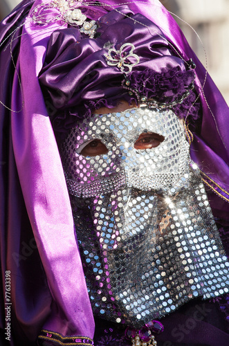 Venetian mask with paiette chrome and purple veil.