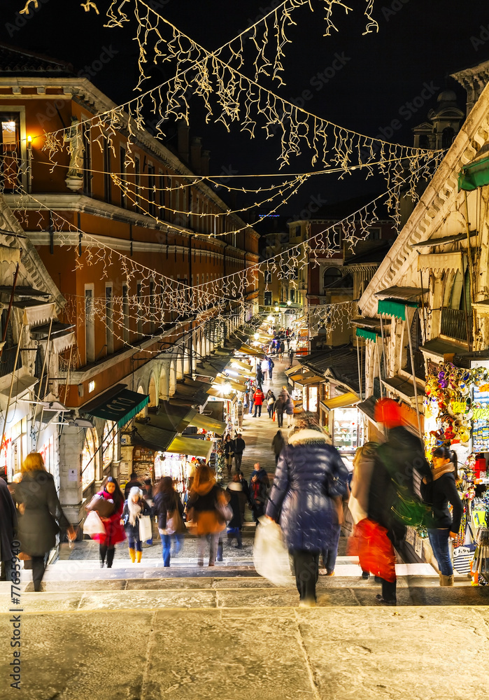 Rialto Bridge (Ponte Di Rialto) at night