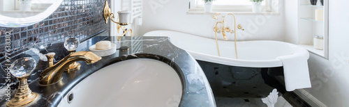 Slika na platnu Luxurious and expensive bathroom