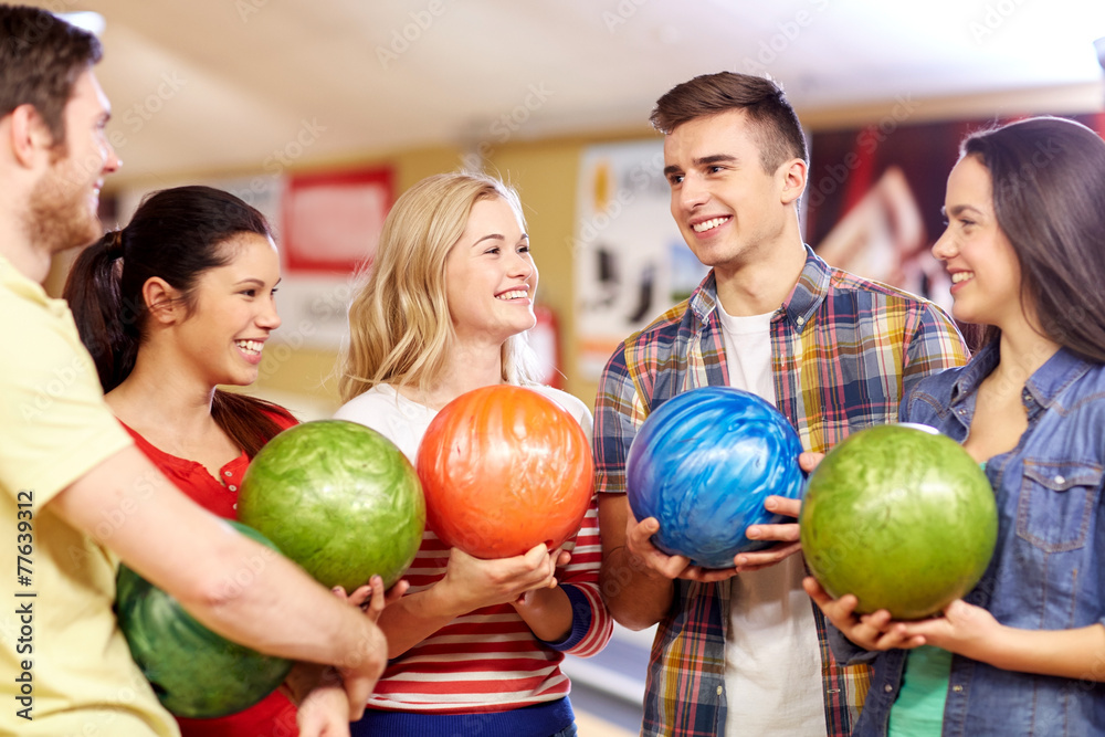 Fototapeta premium happy friends in bowling club