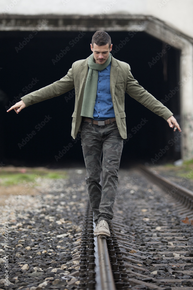 Aggregate more than 124 photo pose on railway track vova.edu.vn