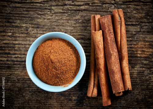 cinnamon powder and sticks