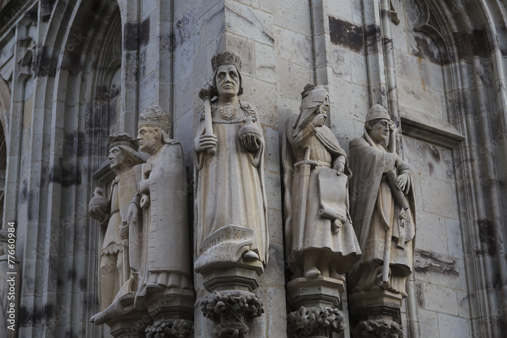 Fototapeta premium Statues of the saints and kings on cathedral in Cologne