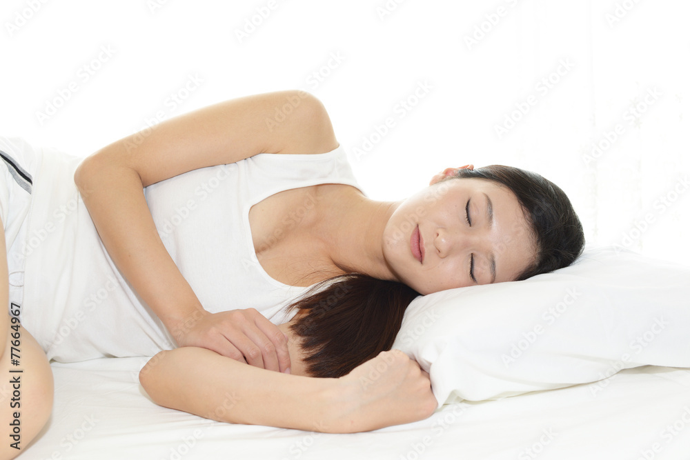 眠る女性 眠る女性