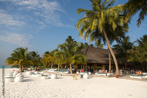 Traumhafter Strand mit weißem Sand © Hanker