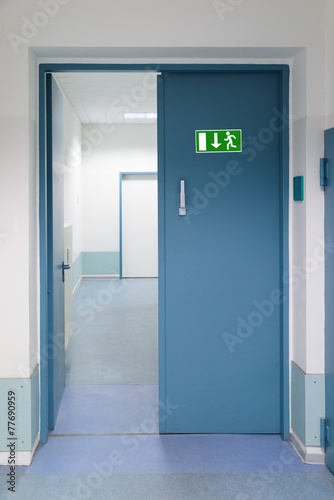 Obraz na plátne Emergency Evacuation Sign On Door