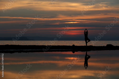yoga e meditazione al tramonto