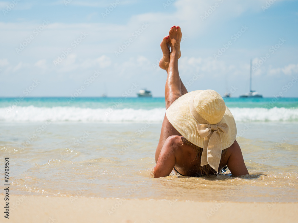 Fototapeta premium Beautiful woman on the beach.