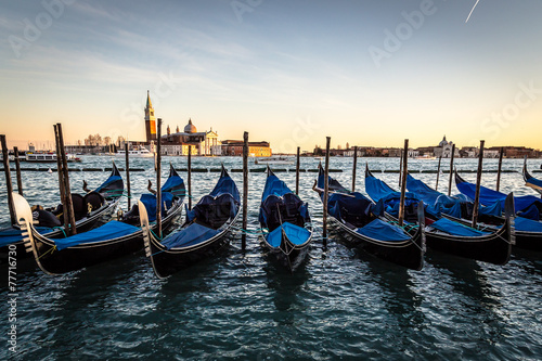 Venezia con le gondole, Canal Grande e chiesa di San Giorgio   © saveriolafronza
