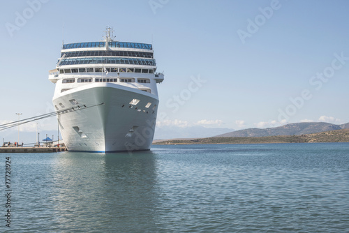 Big cruise ship © Deyan Georgiev