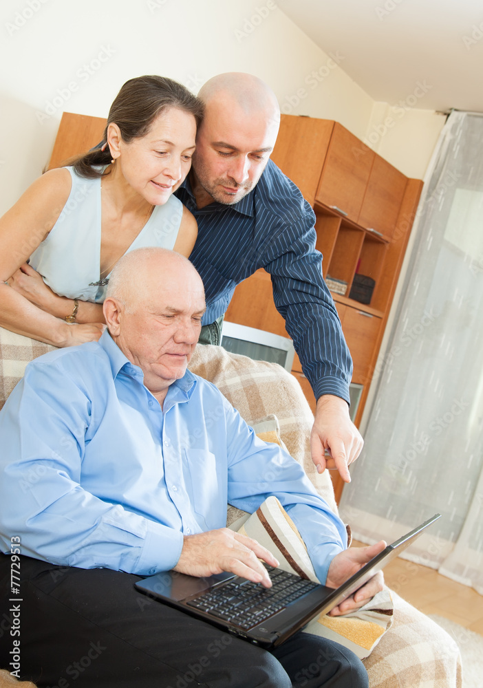 advisor near couple with laptop advisor near couple with laptop