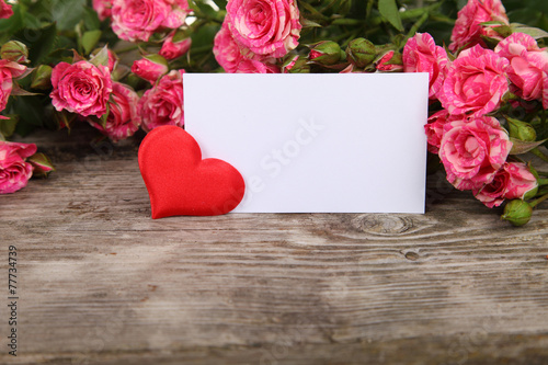Fototapeta Naklejka Na Ścianę i Meble -  Bouquet of pink roses, heart  and greeting card
