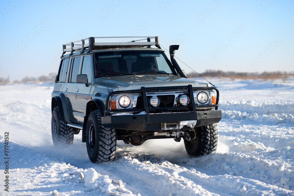 Naklejka premium Winter SUV ride
