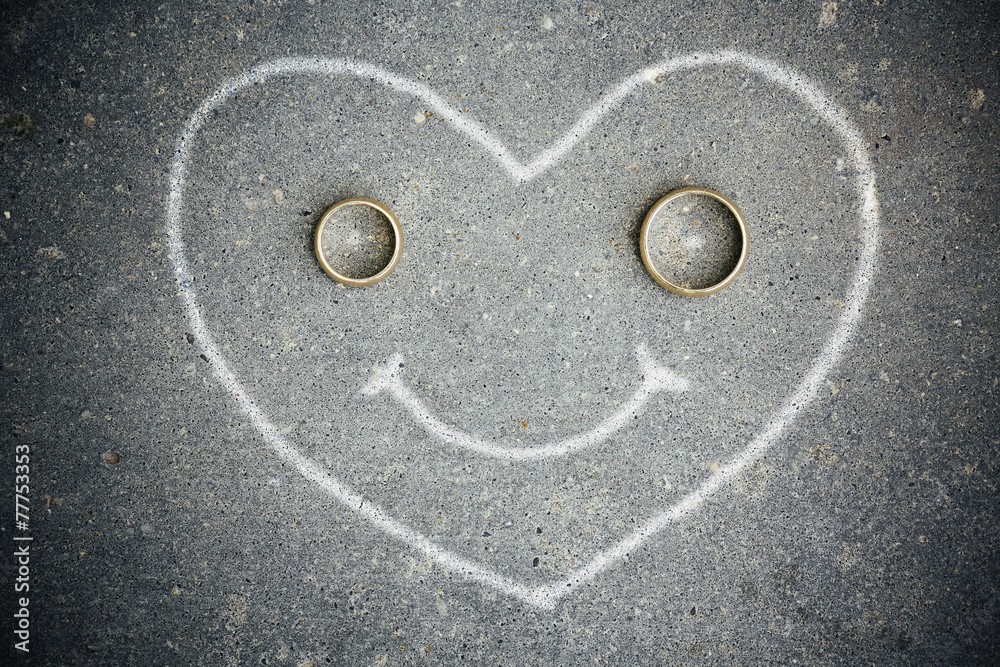 Obraz premium Wedding rings in heart