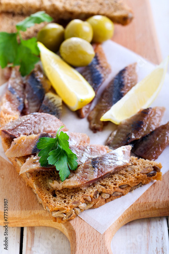 Smoked fish pieces on brown seed bread