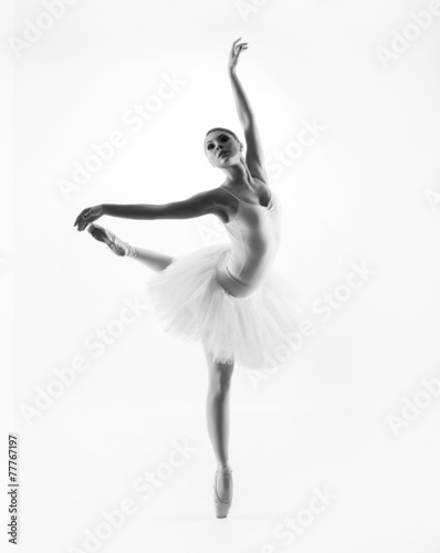 Konstfotografi Black and white image of a young beautiful ballet dancer