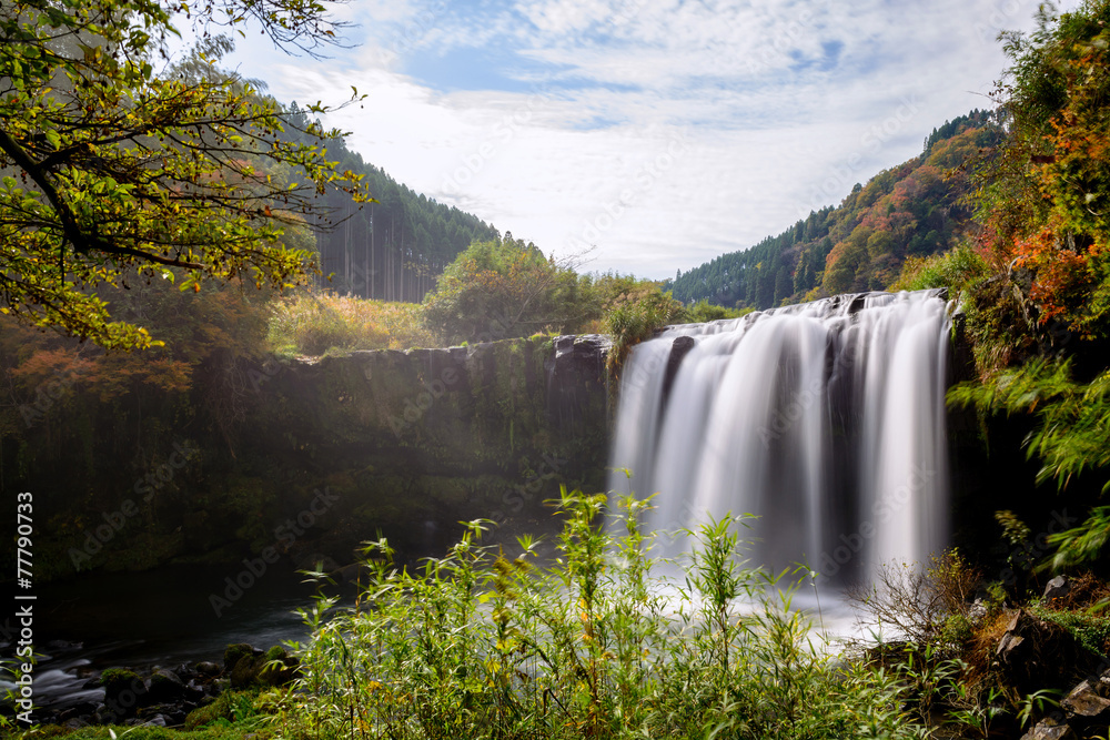 Naklejka premium 仙洞の滝＠大分県九重