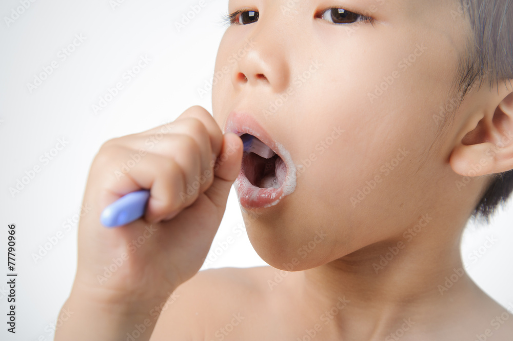 Obraz premium Boy brush his tooth