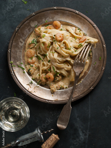 Tagilatelle with shrimp photo