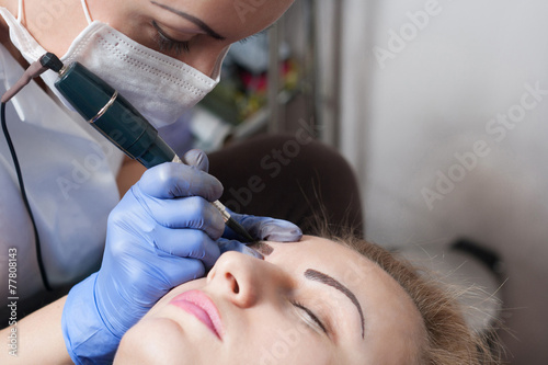 permanent make up on eyebrows
