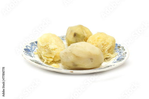 Boiled potatoes on a plate. Photo.