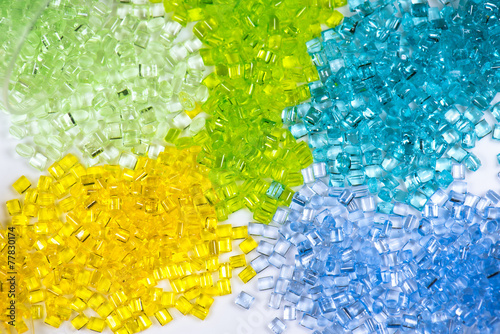 farbig transparente Kunststoffgranulate