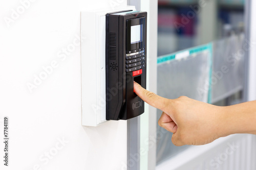 Obraz na płótnie Finger scan for security system w salonie