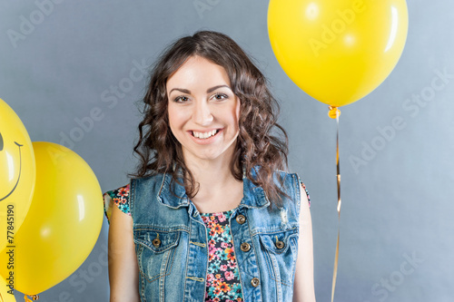 Nice girl with yellow balloons © sam73nz