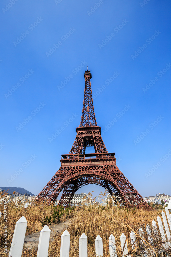 iron tower during sunny day