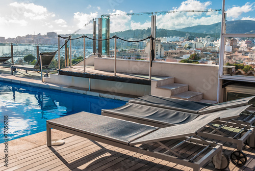 Quadro em tela Architectural Swimming Pool at Building Rooftop with Lounge Area