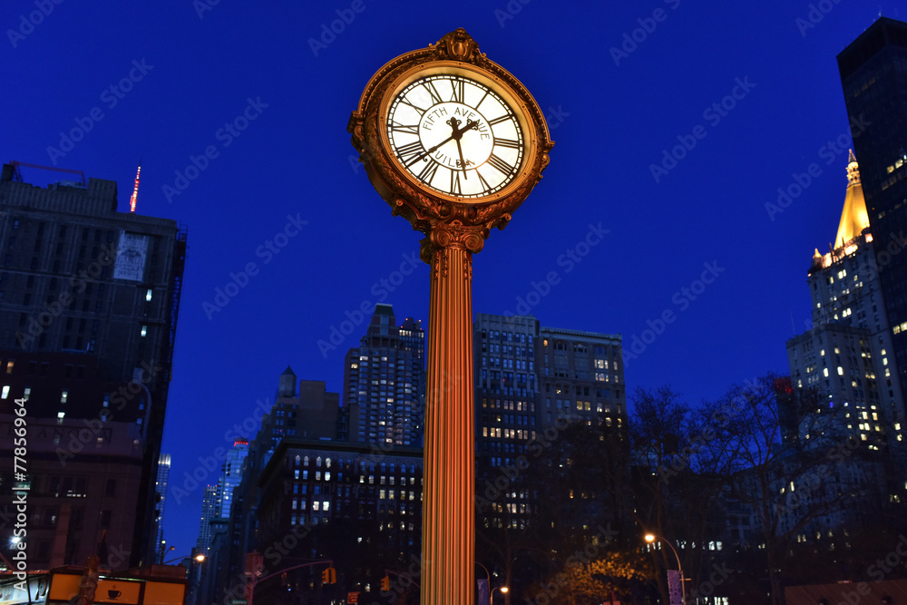 Obraz premium Flatiron Building and Fifth Avenue Clock