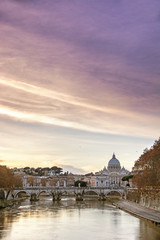 Fototapete Lavendelfarbene Motive Petersdom im Vatikan vom Tiber  © theartofphoto