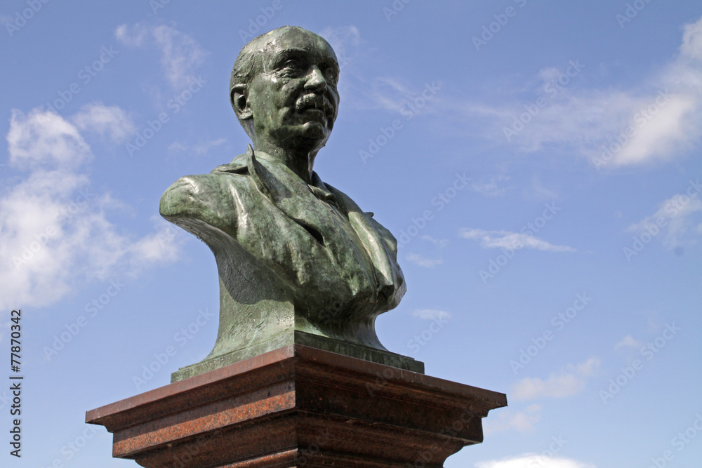 Denkmal Heinrich Schliemann in Schwerin Denkmal Heinrich Schliemann in Schwerin