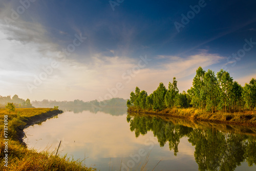Fototapeta Naklejka Na Ścianę i Meble -  Lake in the morning.